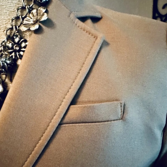 Banana Republic 2-Piece Women's Dark Taupe Skirt Suit Size: 2 NWT  $238 - Picture 12 of 14